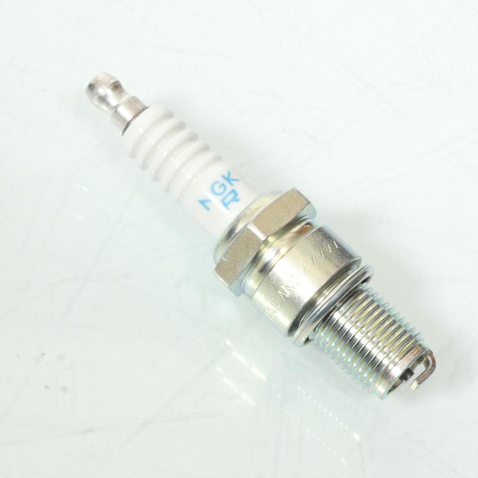 Bougie d'allumage NGK pour Scooter Peugeot 100 Trekker 1998 à 2000 BR8ES Neuf