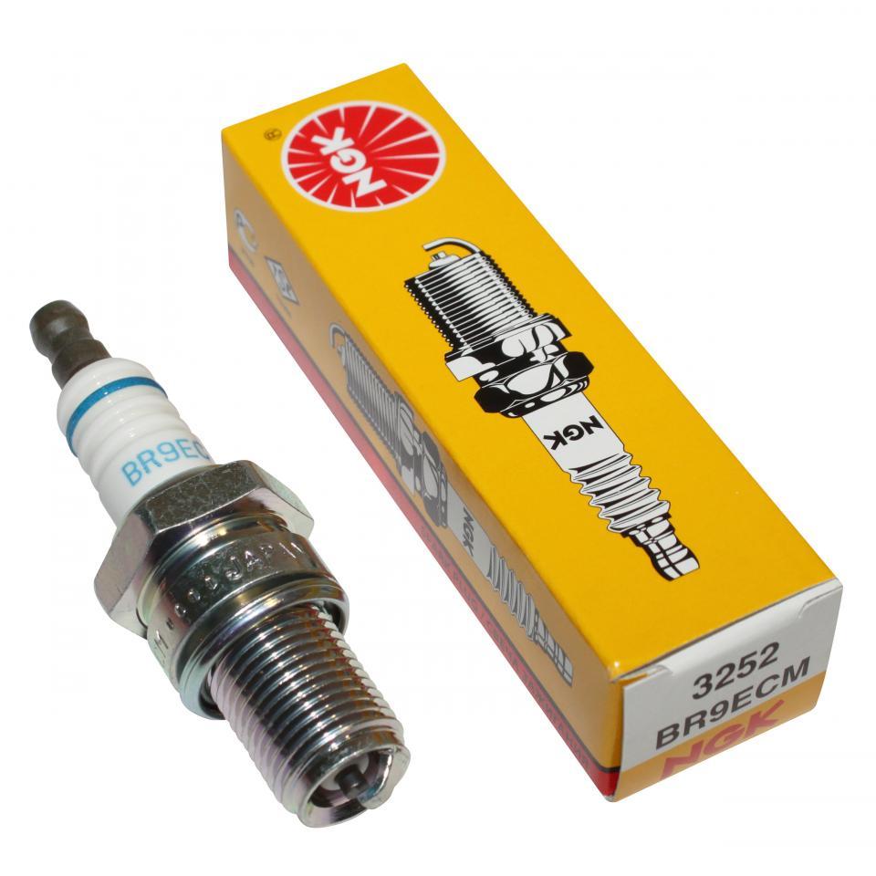 Bougie d'allumage NGK pour Moto Suzuki 125 RG 1985 à 1992 BR9ECM / 3252 Neuf