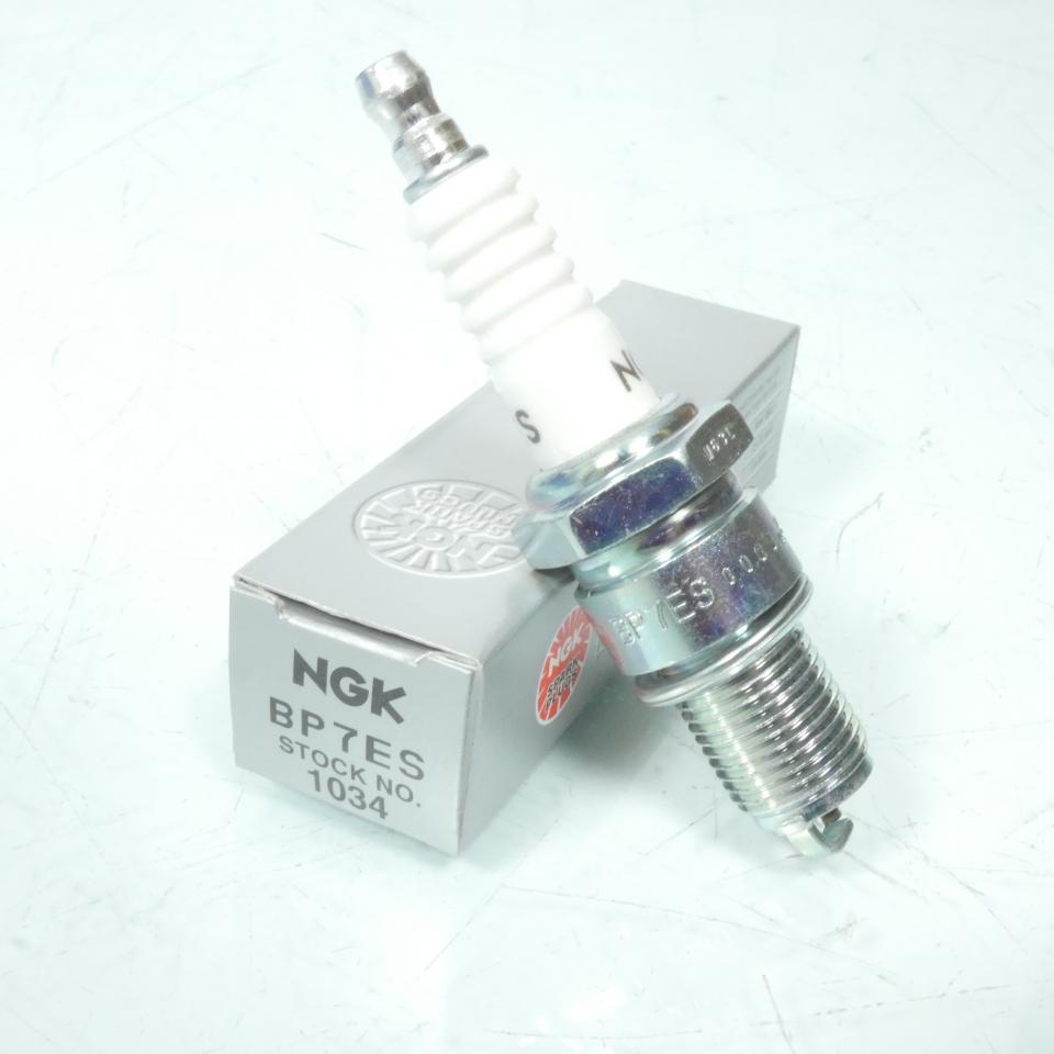 Bougie d'allumage NGK pour Moto Suzuki 80 JR 2001 à 2004 BP7ES / 1034 / Par 4 Neuf