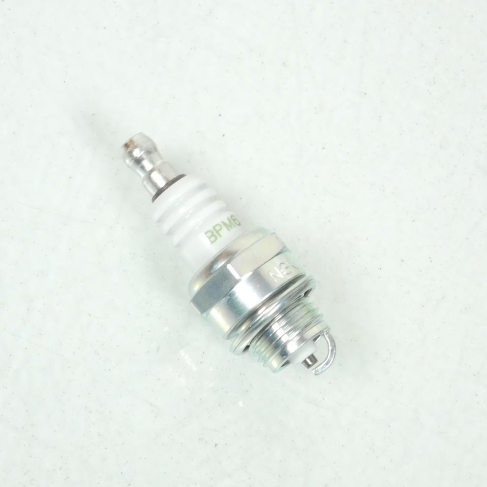 Bougie d'allumage NGK pour moto BPM6Y / 4562 / 10 Neuf