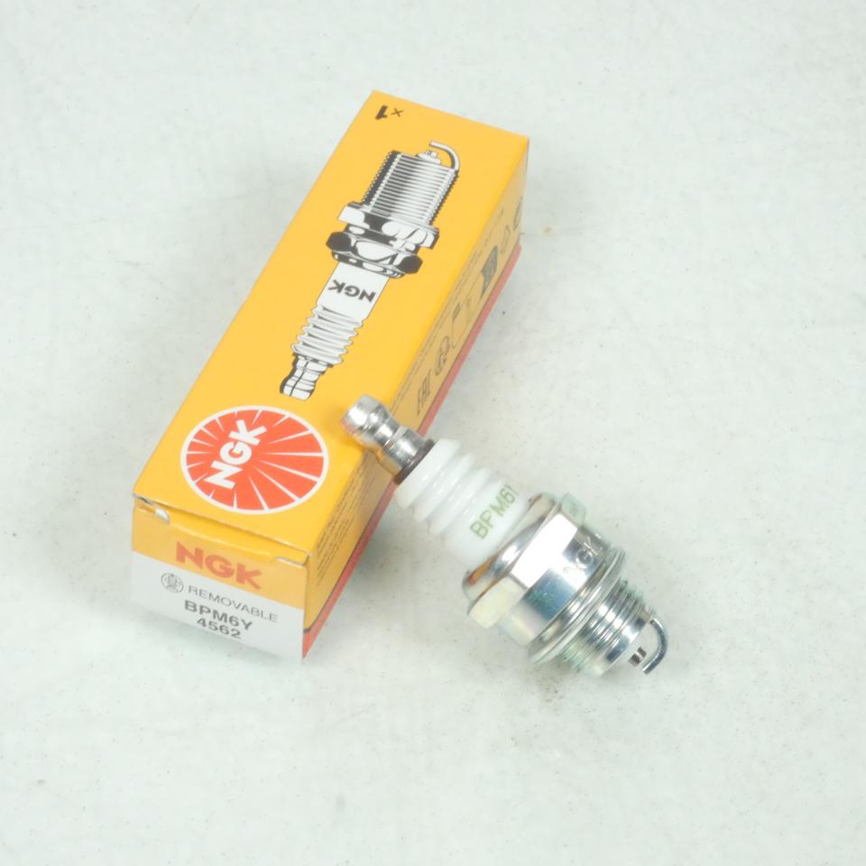 Bougie d'allumage NGK pour moto BPM6Y / 4562 / 10 Neuf