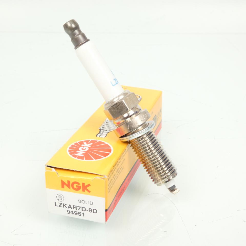 Bougie d'allumage NGK pour moto LZKAR7D-9D / 94951 / par 10 Neuf