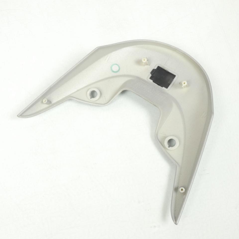 Aileron arrière origine pour scooter Fym 50 Strada 759429TV / GY50 Occasion