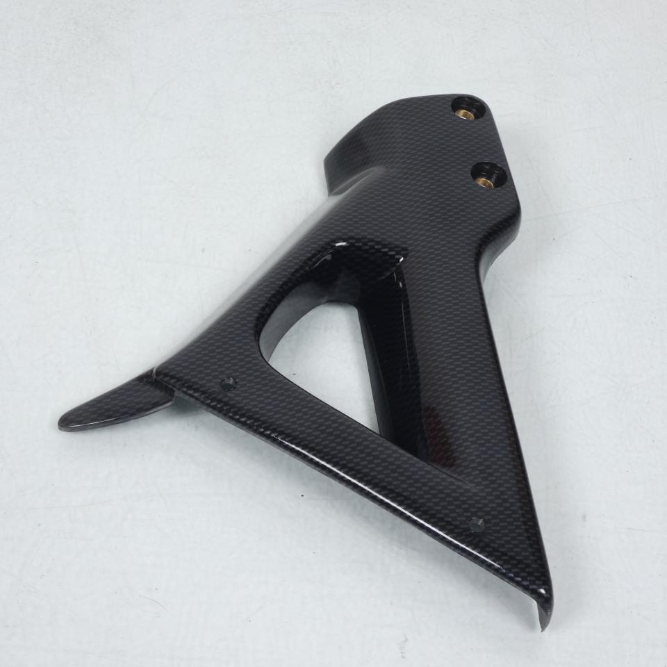 Support droit garde boue AV pour scooter Peugeot 50 TKR 1173146020D Carbone noir