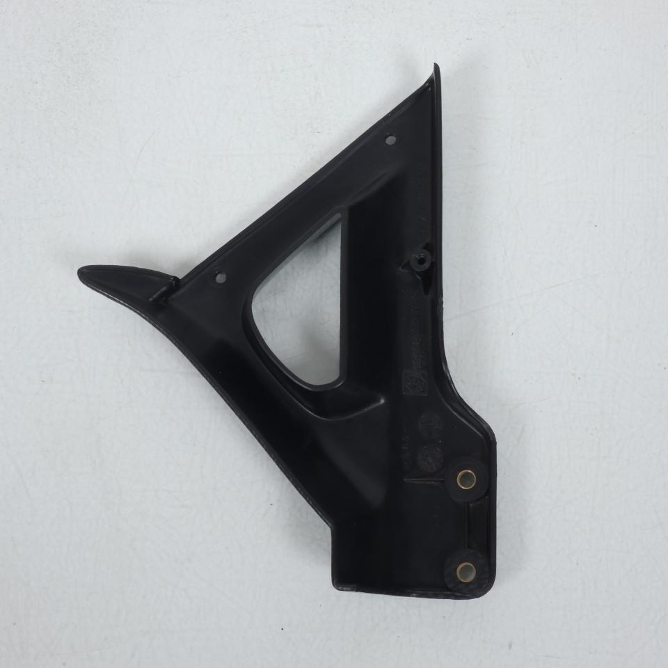 Support droit garde boue AV pour scooter Peugeot 50 TKR 1173146020D Carbone noir