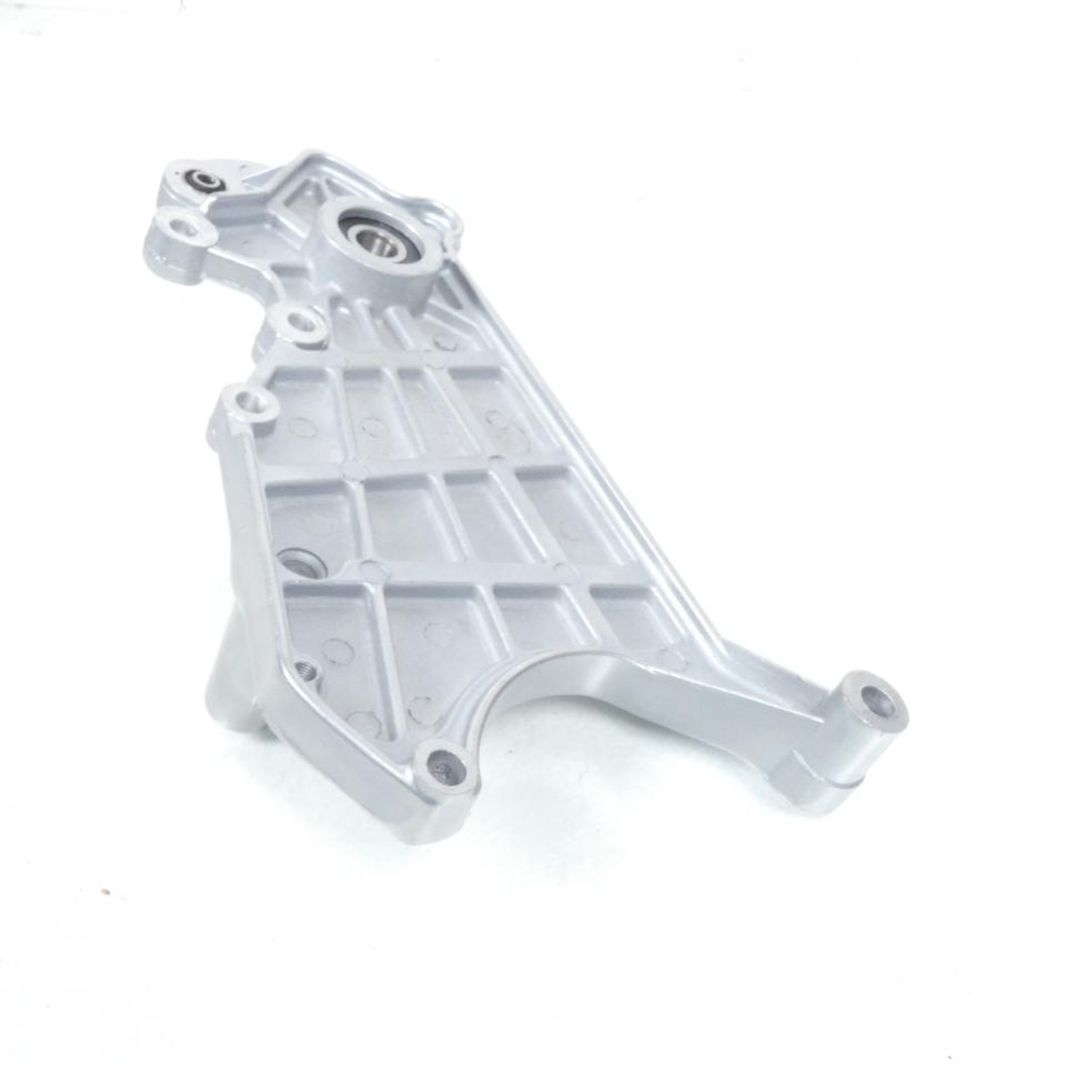 Support pot d'échappement rigidificateur roue AR pour scooter Razzo Steed 125