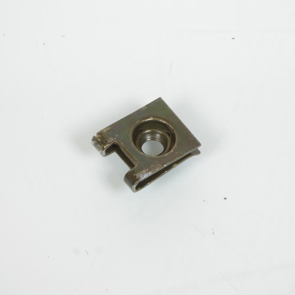 Une agrafe de carrosserie carénage M6x1.0 neuve pour plastique moto scooter