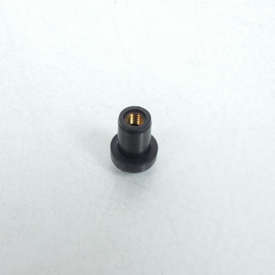 Écrou emporté caoutchouc M5 pour moto Yamaha 1200 XTZ Super tenere 90179-05003