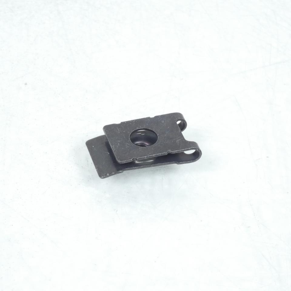 Agrafe M5 P0.8 pour scooter Suzuki 250 Burgman 1998 à 2002 94484-24F00 Neuf