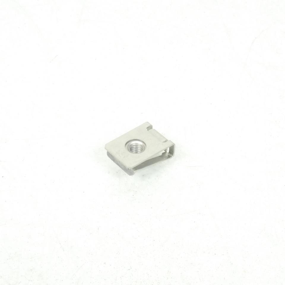 Agrafe de carrosserie M5 1173424111 pour scooter Peugeot 125 Citystar Eu4 Neuf