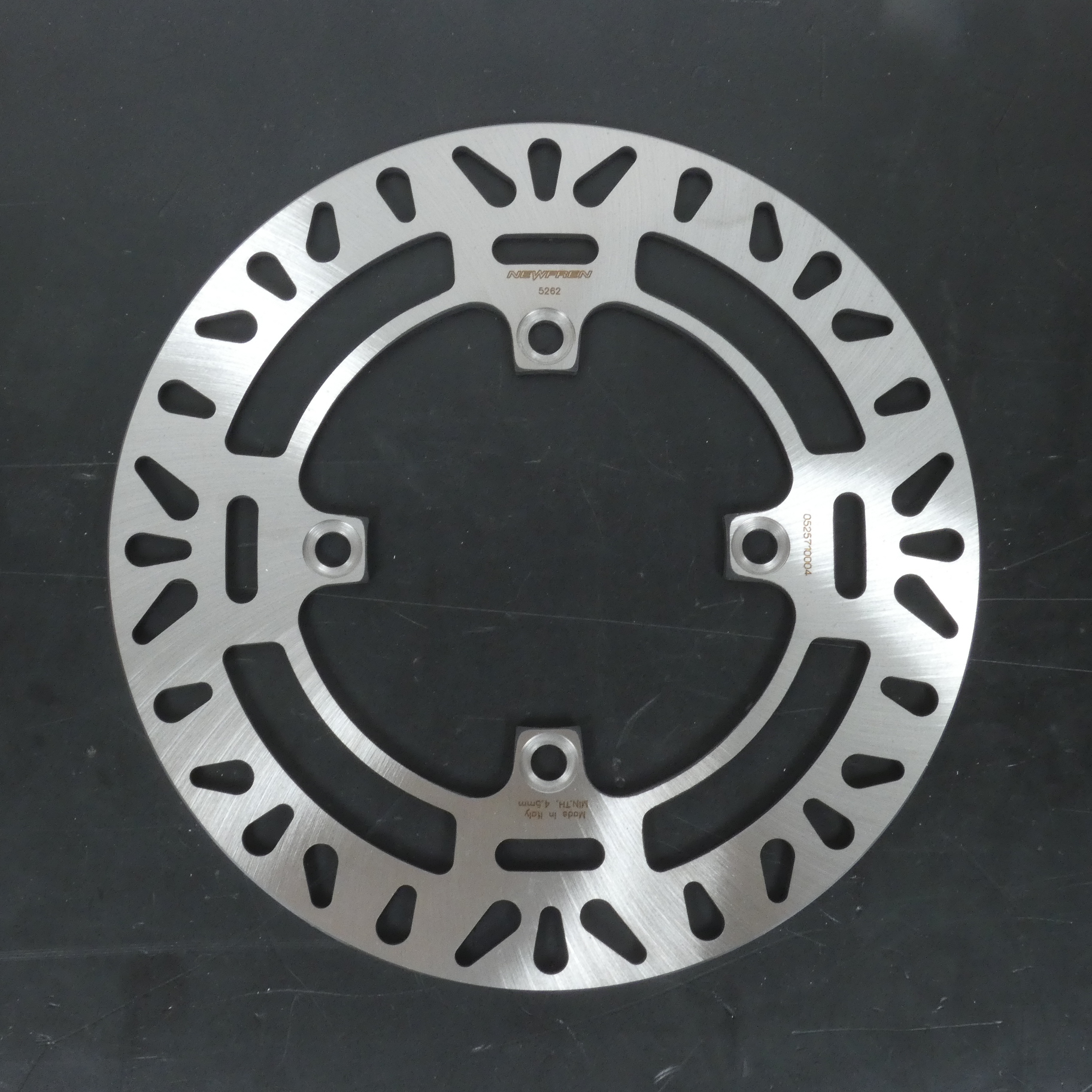 Disque de frein arrière Newfren pour Moto Triumph 865 Scrambler 2006 à 2011 Neuf