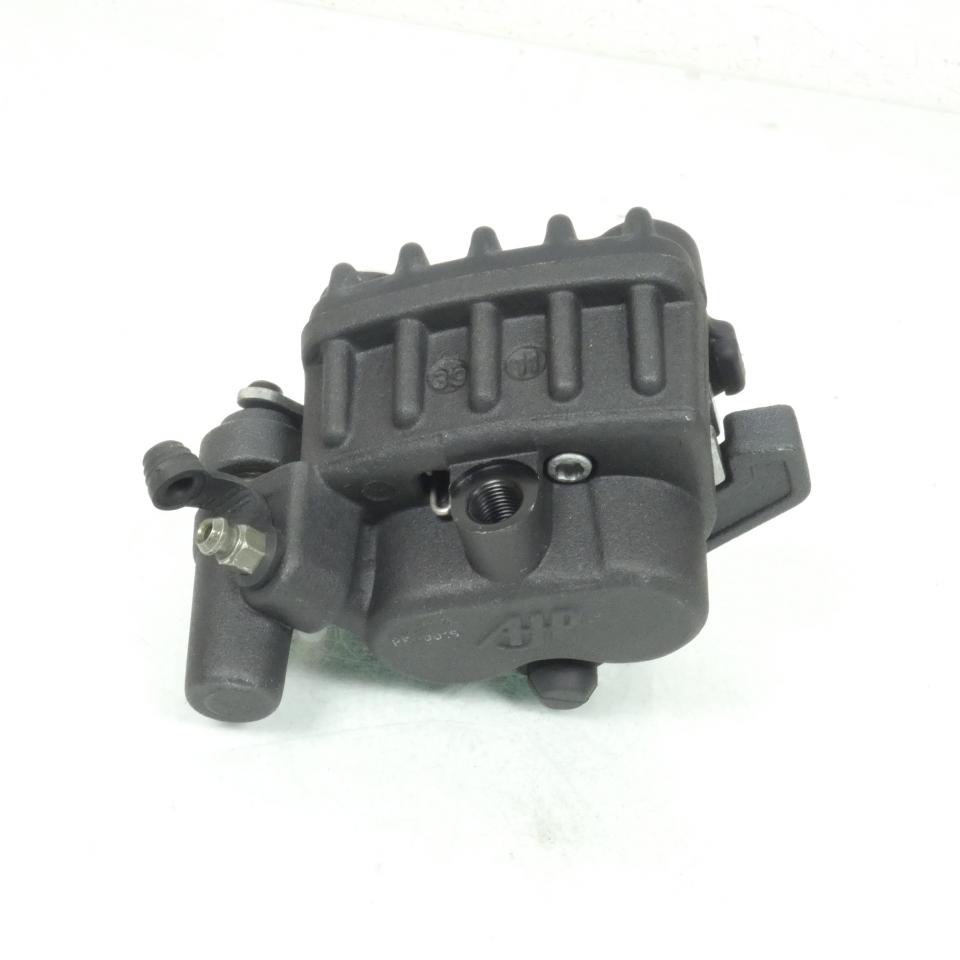 Etrier frein AV double piston pour scooter Peugeot 125 Elyseo 1999-02 745737 AJP