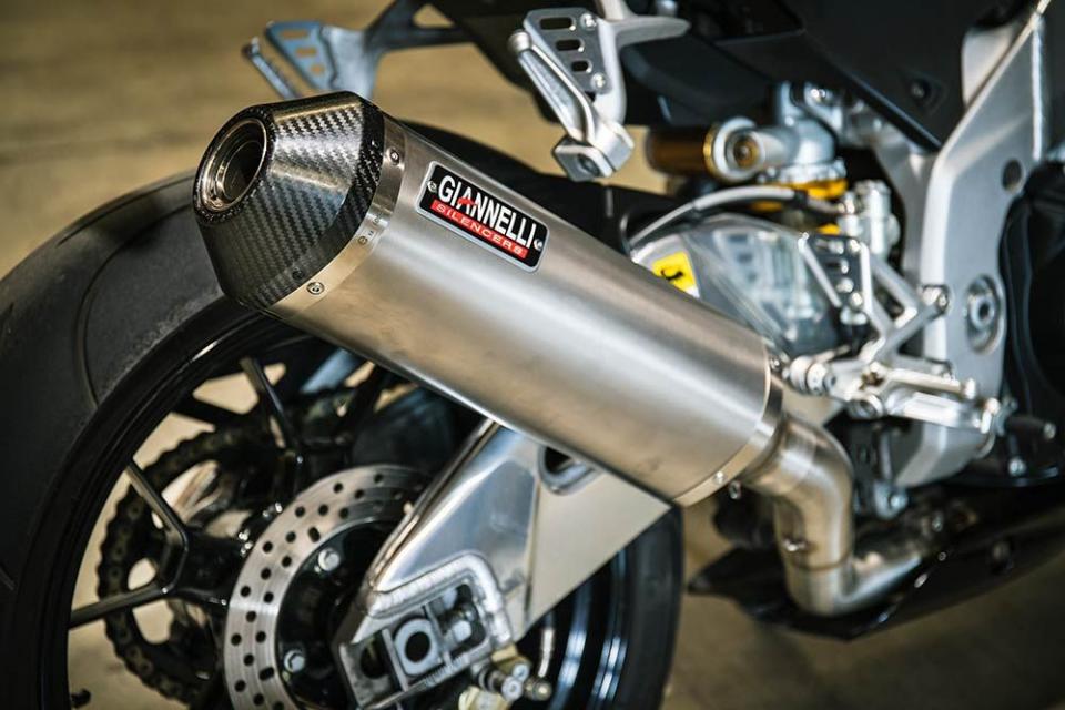 Silencieux d échappement GIANNELLI pour Moto Aprilia 1000 RSV4 2009 à 2011 73750T6SY Neuf