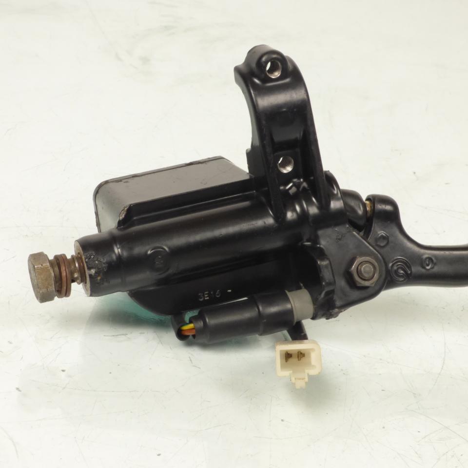 Maître cylindre de frein avant pour scooter Yamaha 300 Versity Brembo 10.8327 Occasion