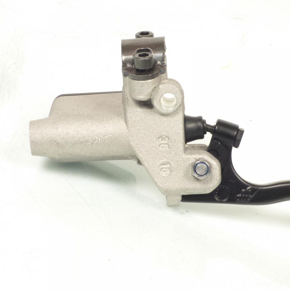 Maître cylindre frein avant AJP pour scooter Derbi 50 Atlantis 2004-006 00G02102083