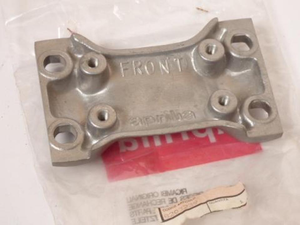 Pontet de guidon origine pour Moto Aprilia 125 Red rose 1988 à 1990 AP8203239 Neuf