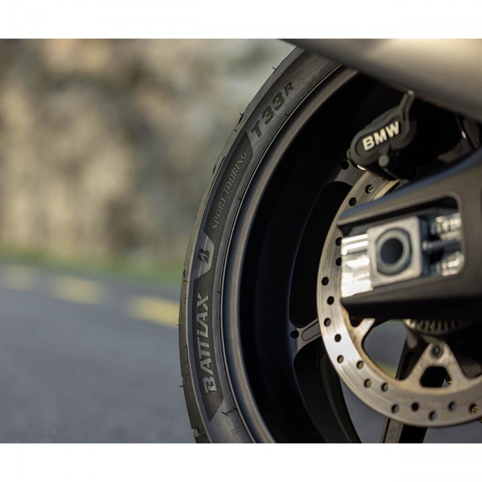 Pneu 160-60-17 Bridgestone pour Moto Suzuki 650 SV Après 2016 Neuf