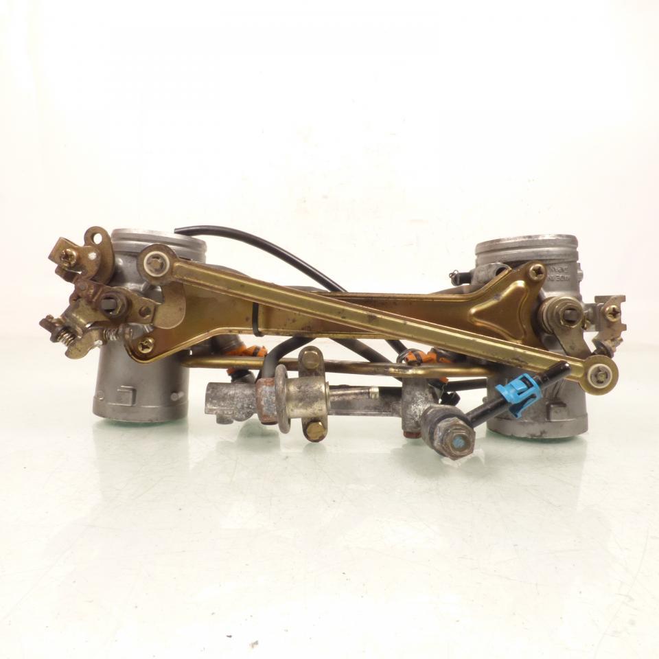 Rampe d injection Mikuni pour moto Cagiva 1000 Raptor B924 / 02F4 / 941 Occasion