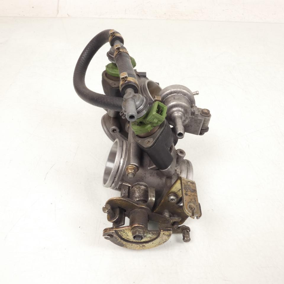 Rampe d'injection pour moto Ducati 900 SS Supersport 2001 à 2002 28240181A