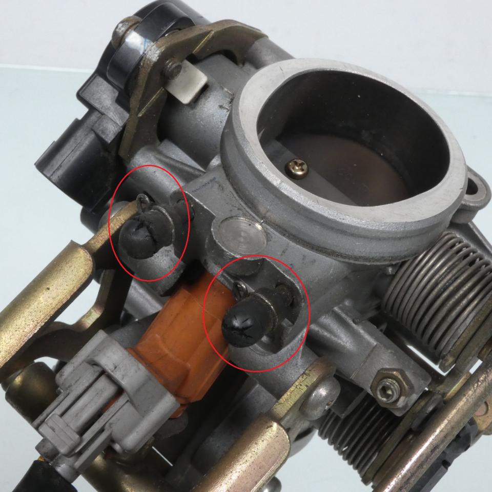 Rampe d injection origine pour moto Suzuki 650 SV 2003-2008 17G0 Occasion
