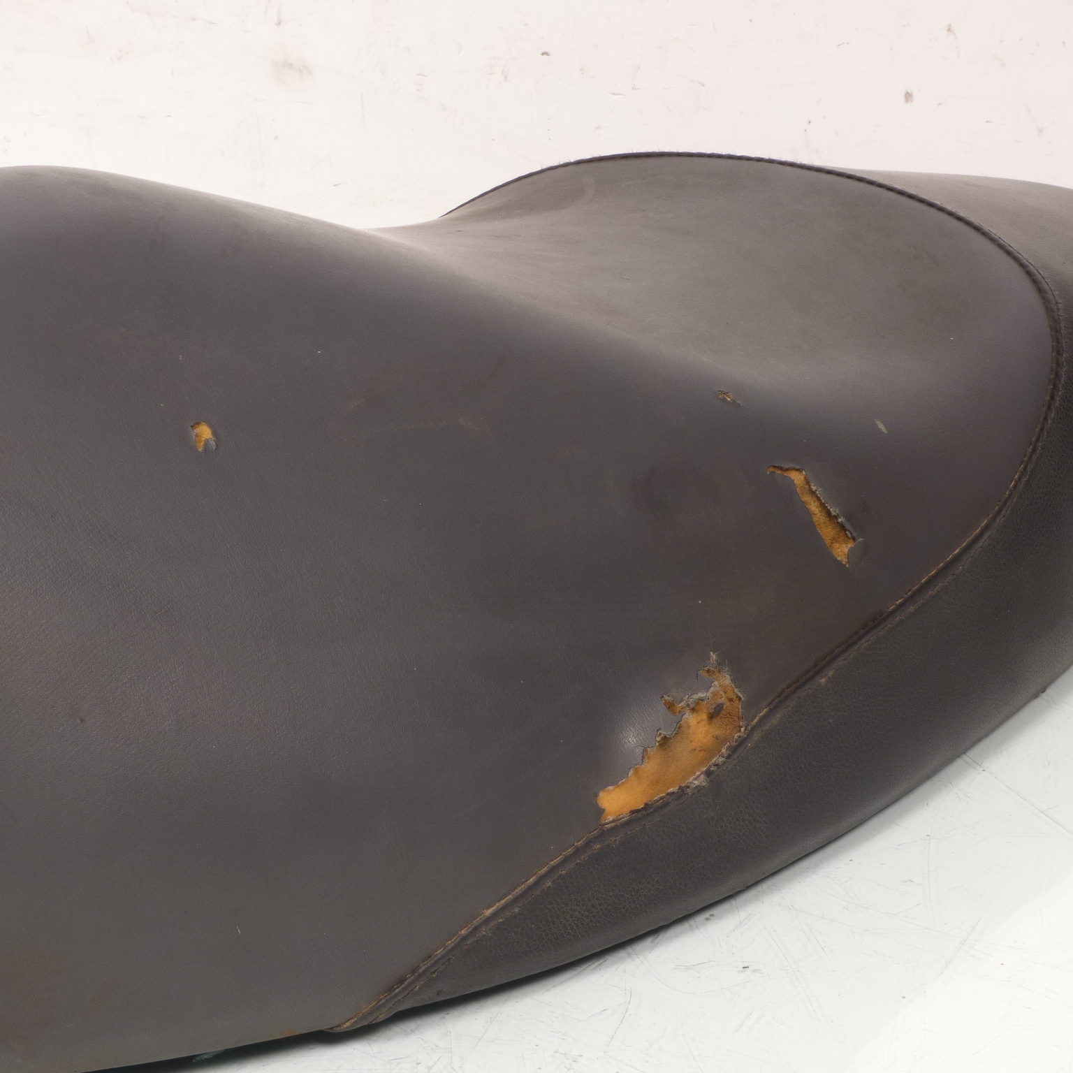 Selle biplace origine pour scooter Peugeot 50 Buxy 1994 à 1997 Occasion