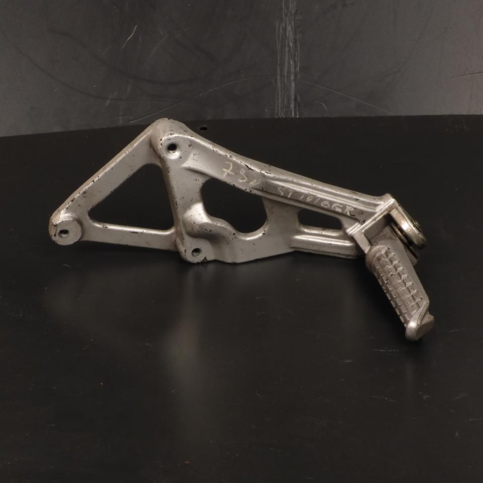 photo piece : Platine de repose pied passager gauche->Kawasaki ZX H1/H2