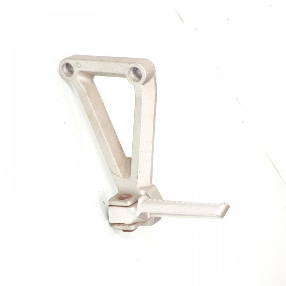 photo piece : Platine de repose pied passager gauche->Daelim Roadwin FI