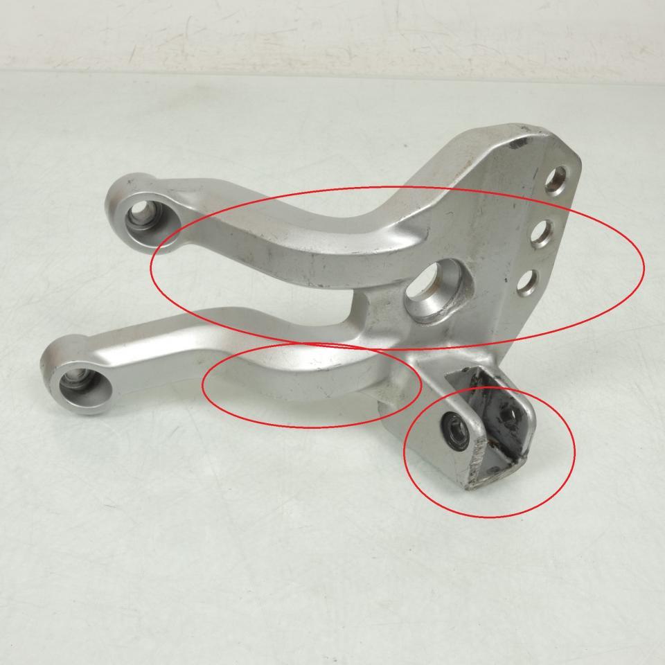 photo piece : Platine de repose pied passager gauche->Suzuki DL V-strom