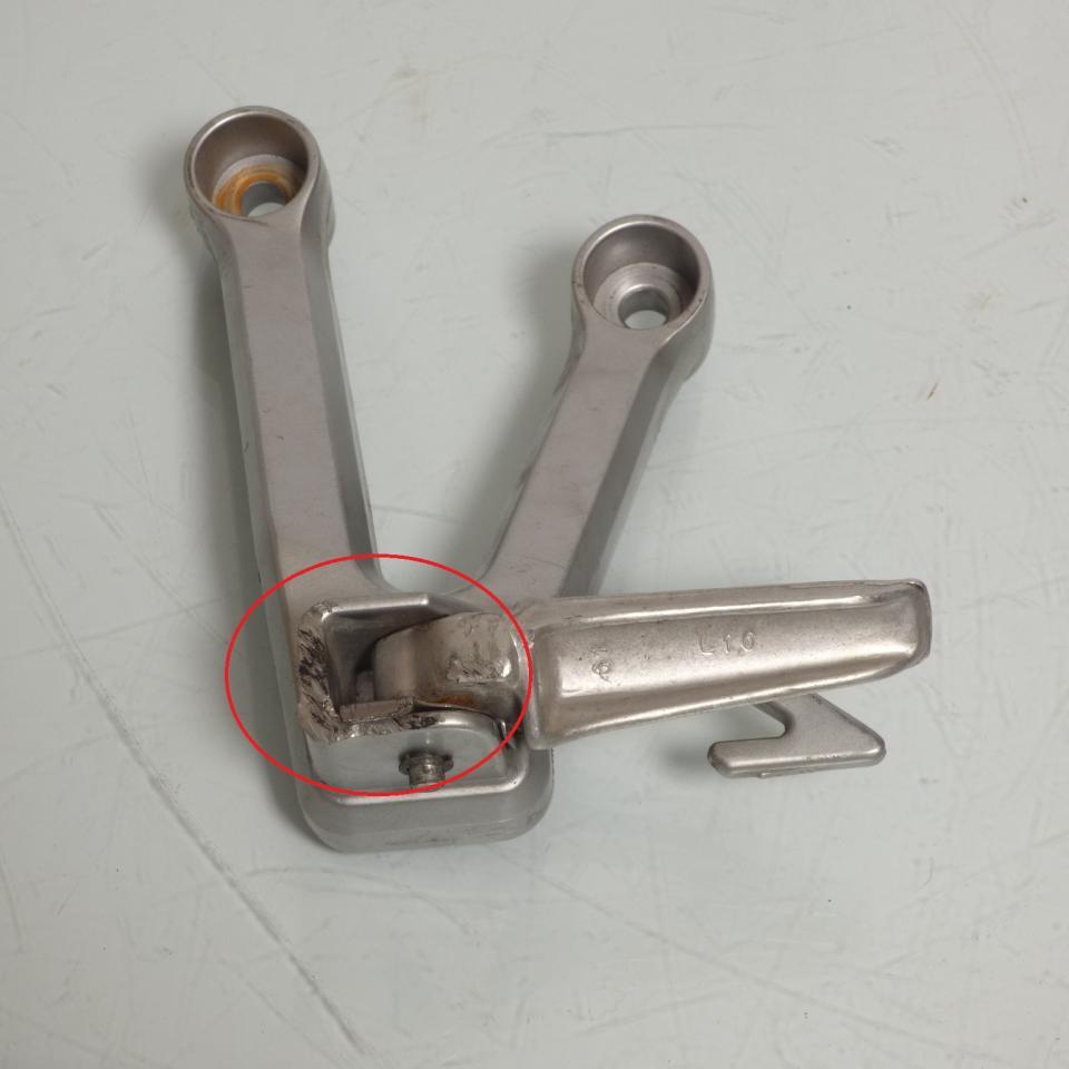 photo piece : Platine de repose pied passager gauche->Suzuki SV