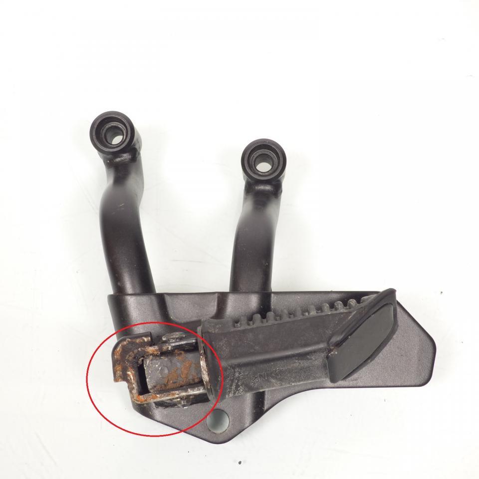 photo piece : Platine de repose pied passager gauche->Suzuki DL V-strom