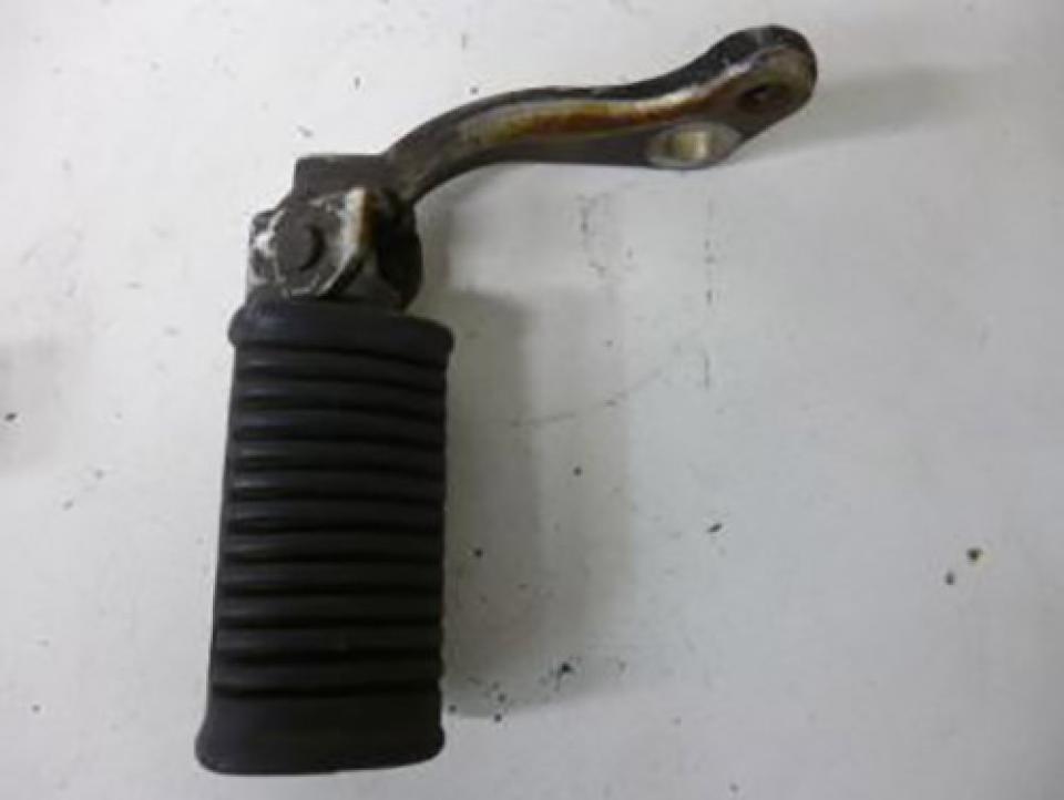 photo piece : Platine de repose pied passager gauche->Suzuki GN