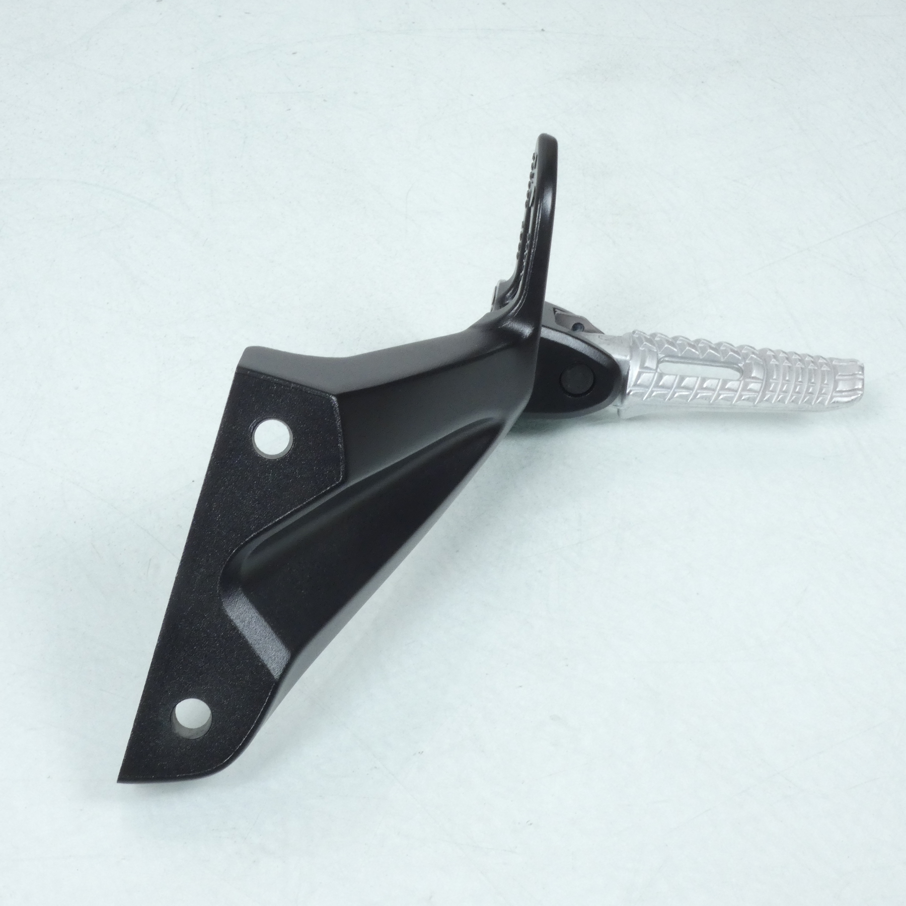 Platine de repose pied passager gauche origine pour Moto Suzuki 1300 GSX b-king 2008 à 2012 23H-L 298950 / 43700-23H00-000 Neuf