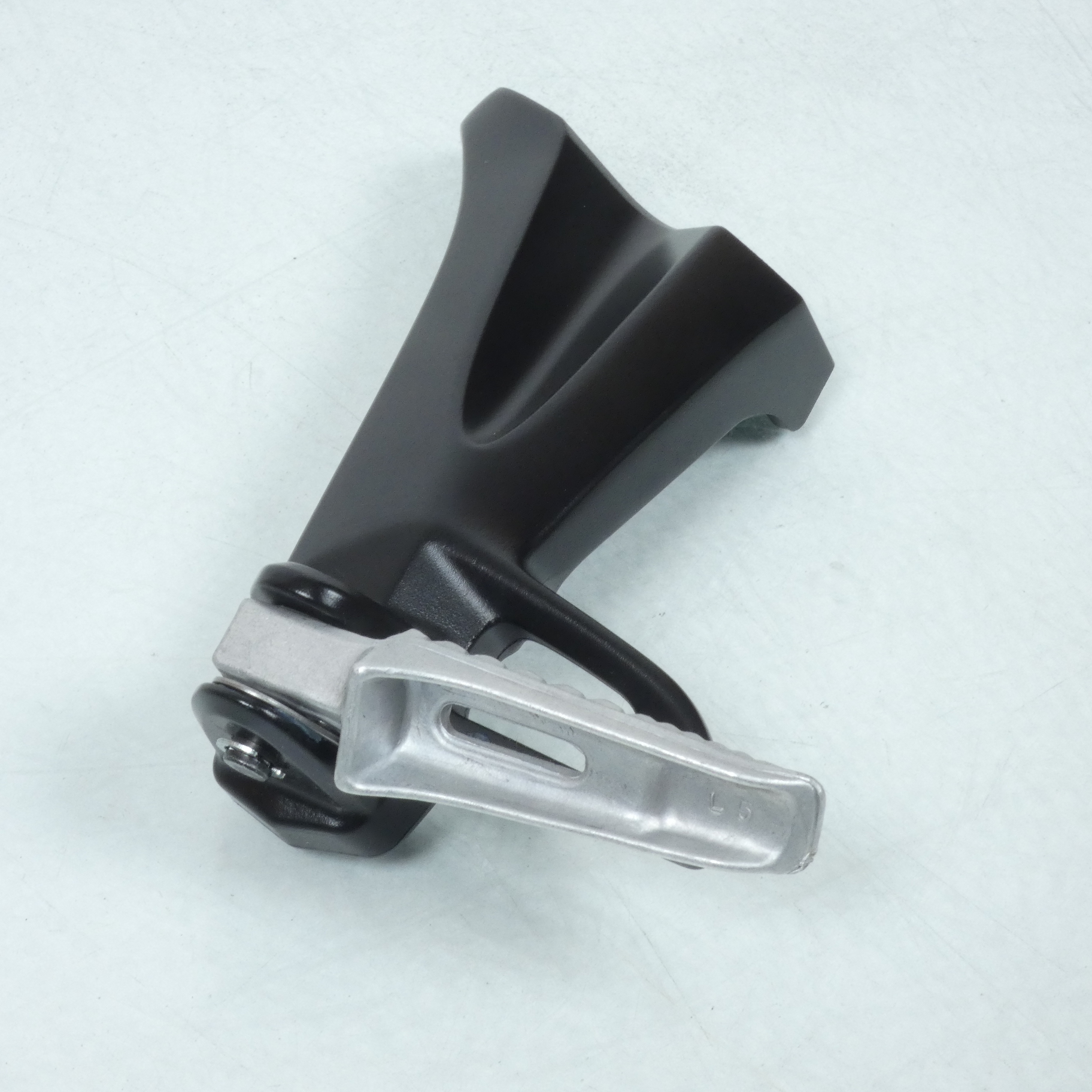 Platine de repose pied passager gauche origine pour Moto Suzuki 1300 GSX b-king 2008 à 2012 23H-L 298950 / 43700-23H00-000 Neuf