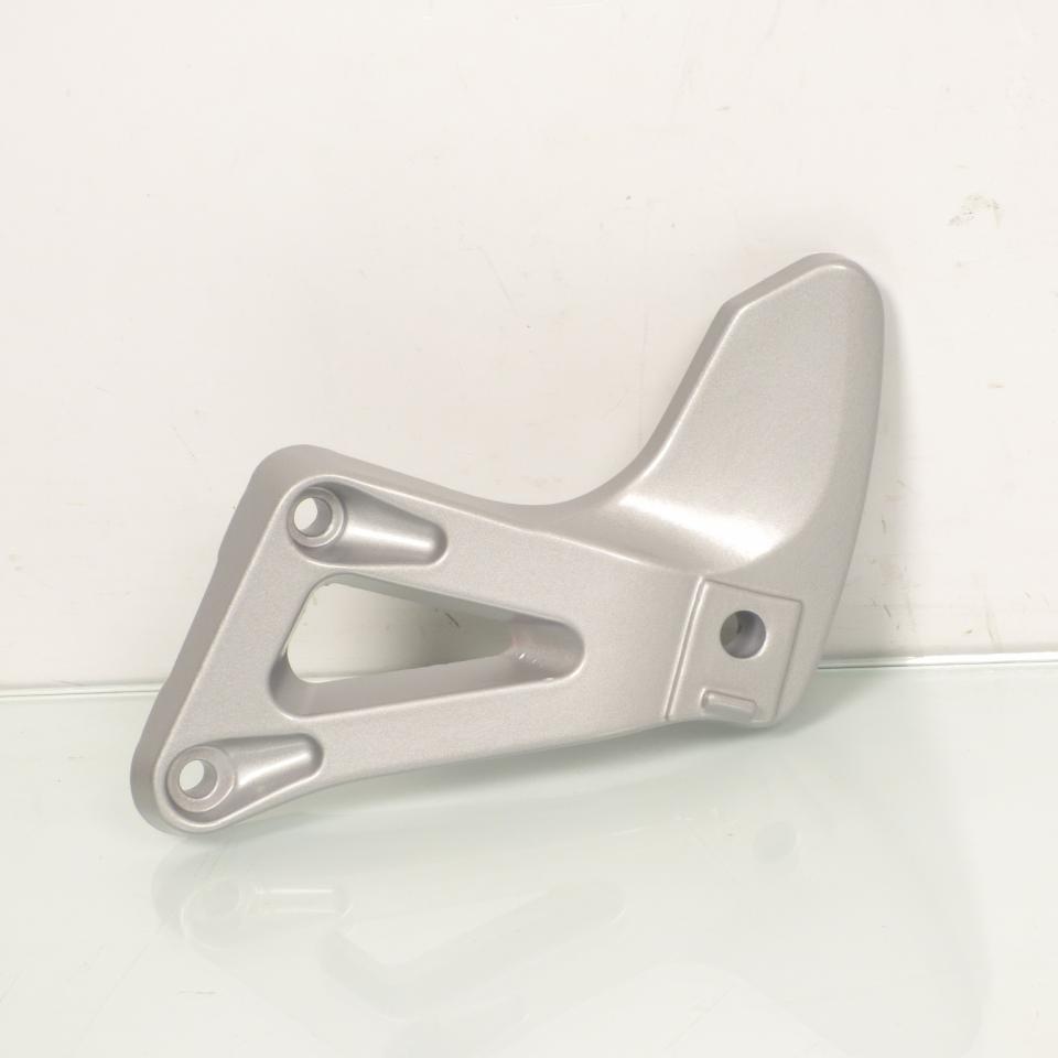 Platine de repose pied passager gauche pour BMW F