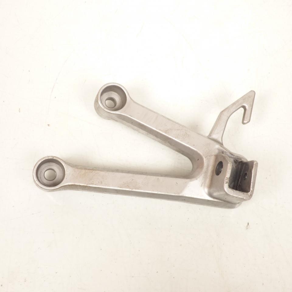 photo piece : Platine de repose pied passager gauche->Suzuki SV