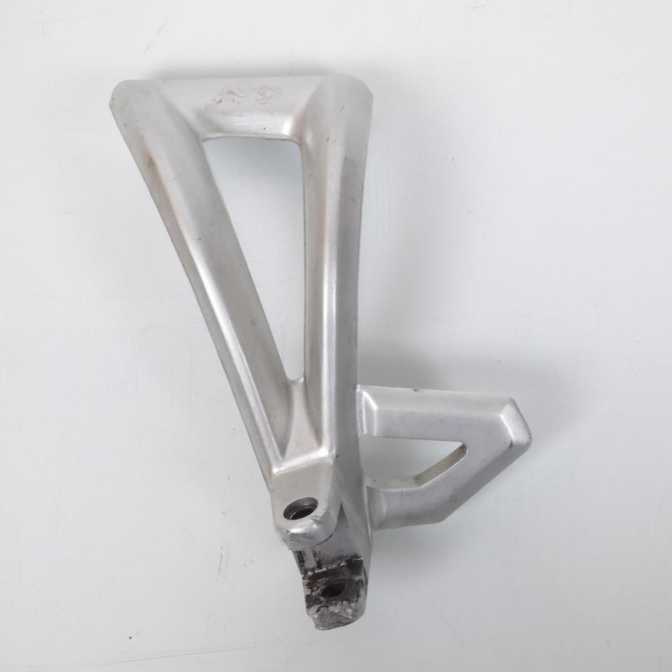 Platine de repose pied passager gauche origine pour moto Triumph 1050 Tiger 819 07 Occasion