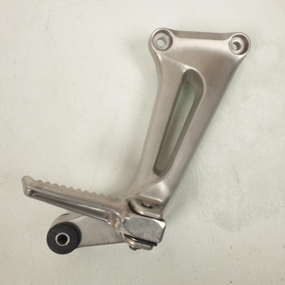 Platine de repose pied passager droit origine pour Moto Honda 1000 VTR 1997 à 2006 MBB-P-R Occasion