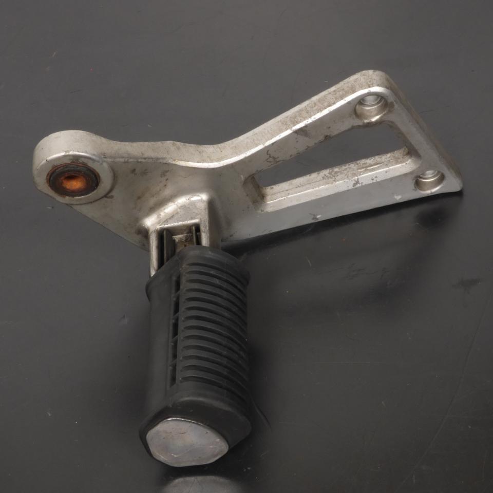 photo piece : Platine de repose pied passager droit->Suzuki GSXF