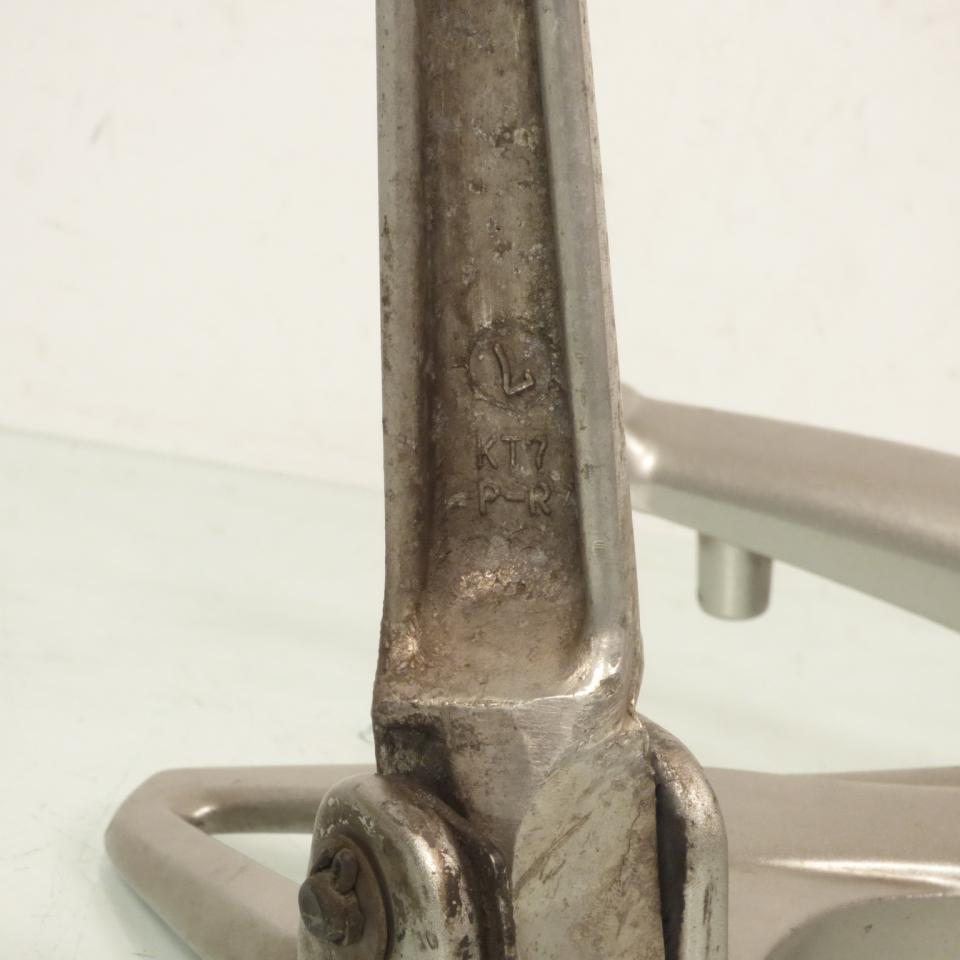 Platine de repose pied passager droit origine pour Moto Honda 800 VFR 2002 à 2009 50750-MCW-D00 Occasion