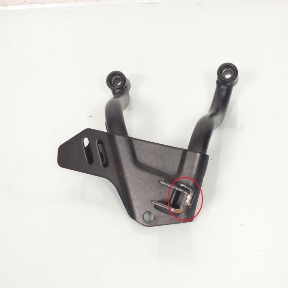 Platine de repose pied passager droit origine pour moto Suzuki 650 DL V-strom 2017 à 2020 43810-28K00 Occasion