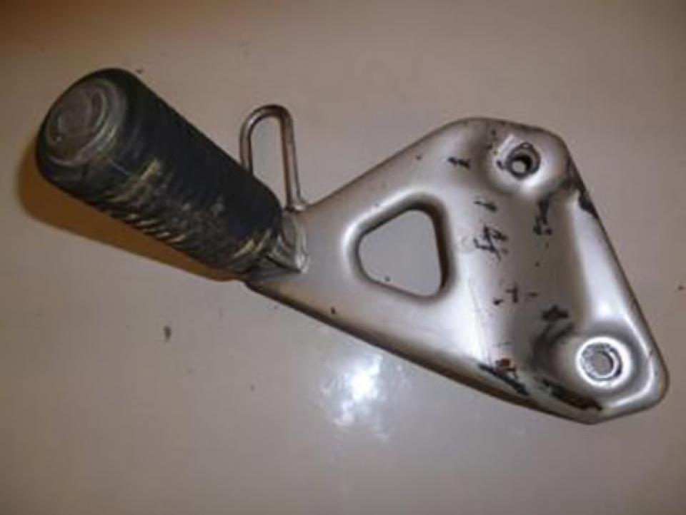 photo piece : Platine de repose pied passager droit->Honda Transalp