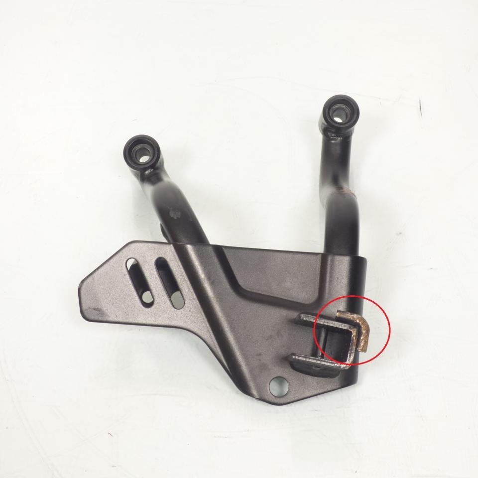 photo piece : Platine de repose pied passager droit->Suzuki DL V-strom