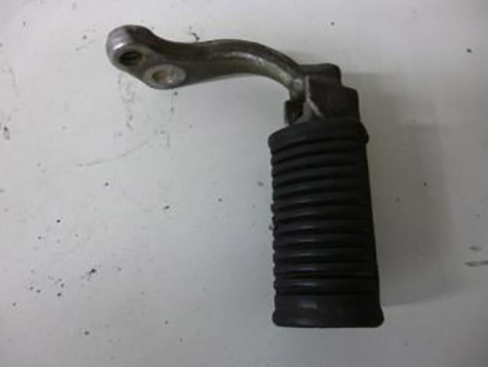 photo piece : Platine de repose pied passager droit->Suzuki GN