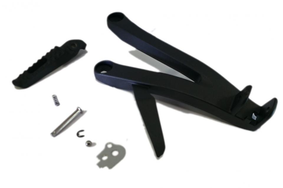 Platine de repose pied passager droit pour  