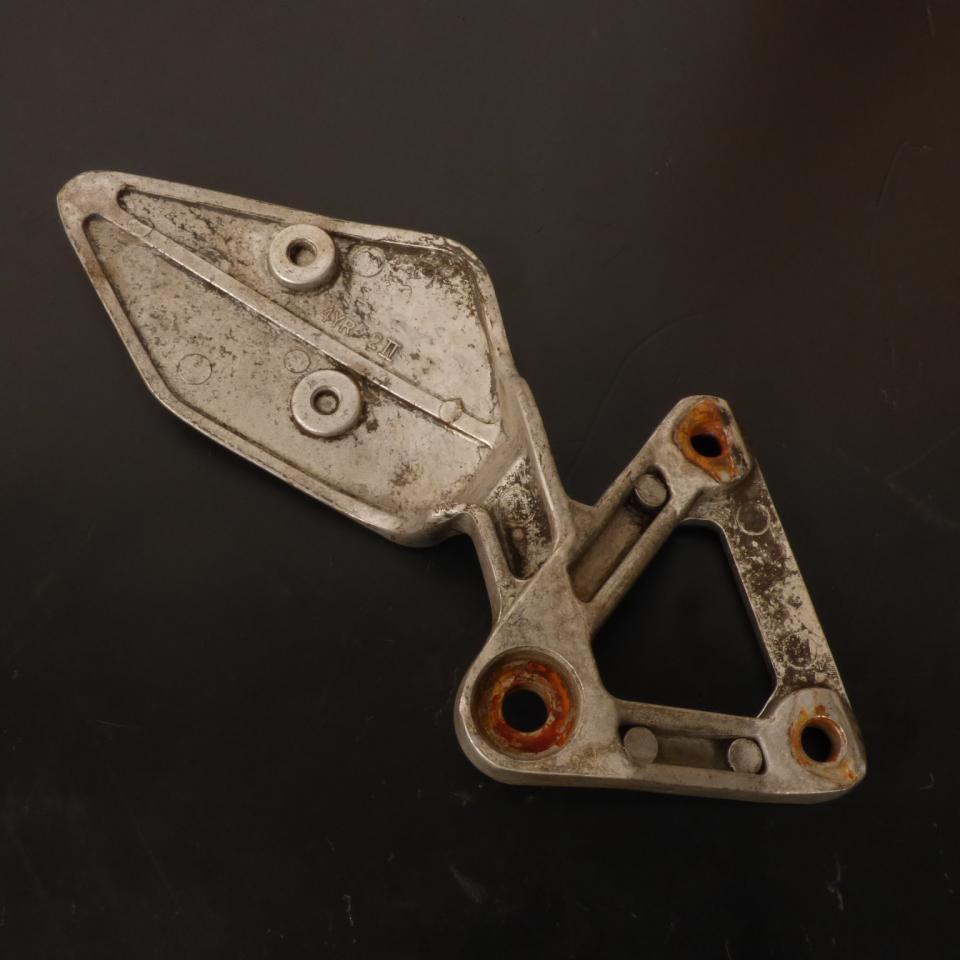 Platine de repose pied pilote gauche origine pour Moto Yamaha 600 FZS Fazer 2002 à 2003 JYARJ025000 Occasion