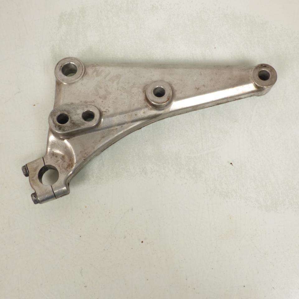 photo piece : Platine de repose pied pilote gauche->Honda Cb Twin