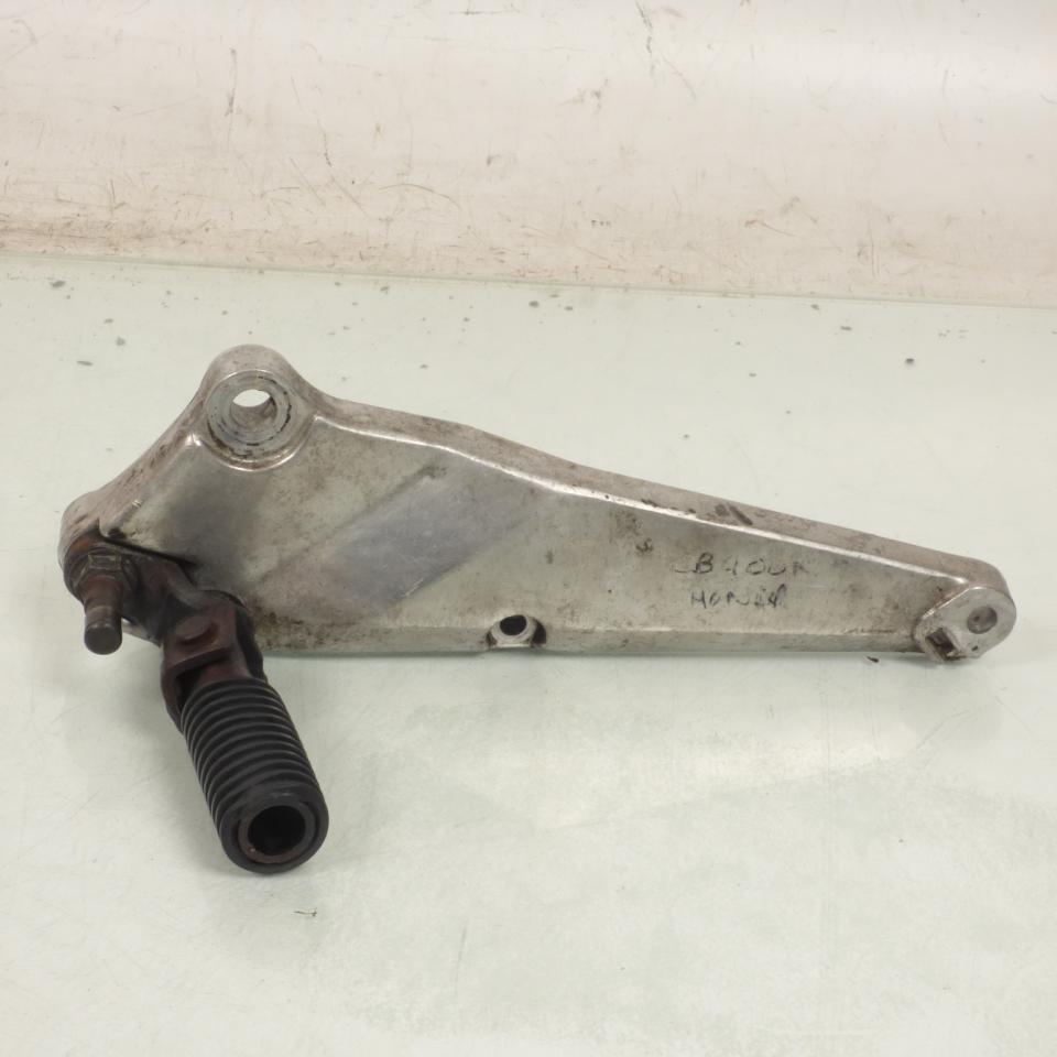 photo piece : Platine de repose pied pilote gauche->Honda Cb N