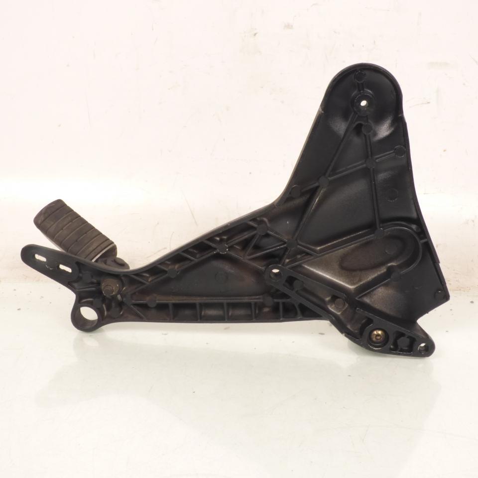 Platine de repose pied pilote gauche origine pour moto Triumph 1200 Trophy 2080401 Occasion
