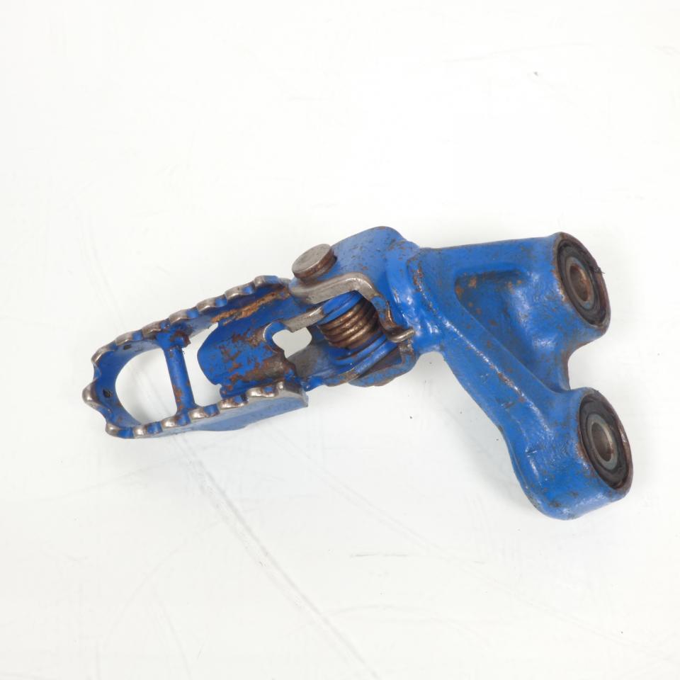 photo piece : Platine de repose pied pilote gauche->Suzuki DR