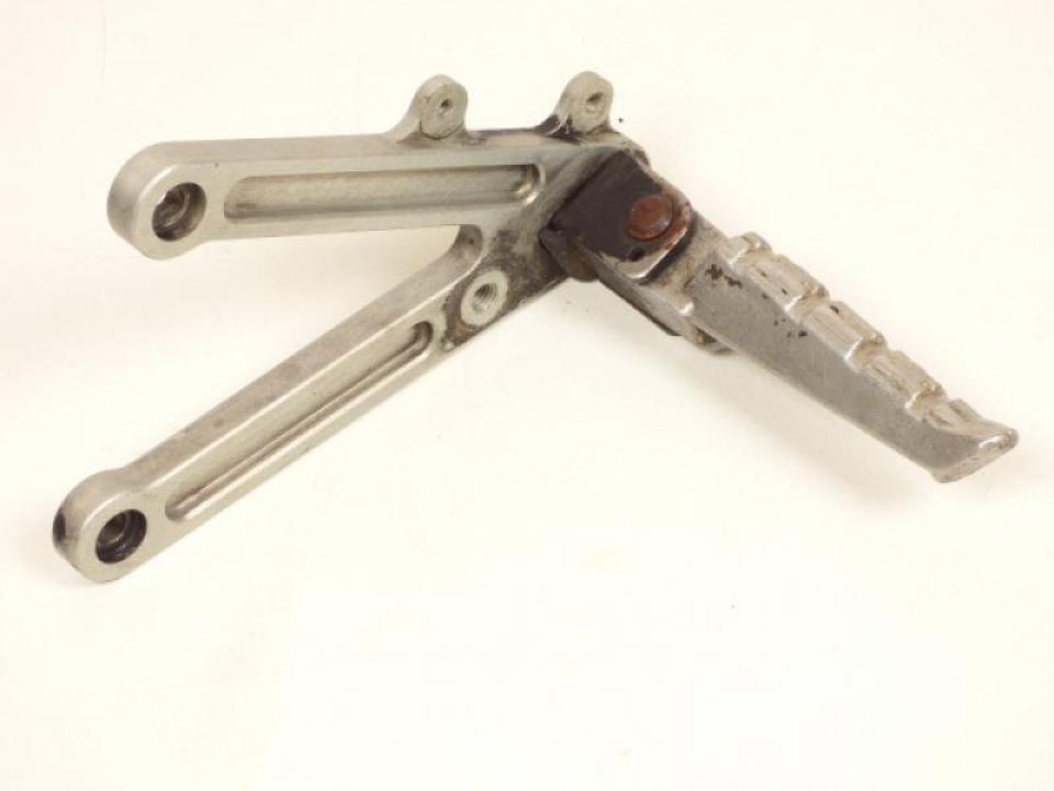 photo piece : Platine de repose pied pilote gauche->Peugeot XR6